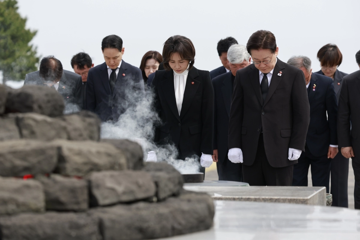 제주 4·3 참배하는 대통령 내외