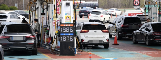 정부 “나프타 지켜야” 靑 “리튬 잃을라”… 경제안보 ‘엇박자’