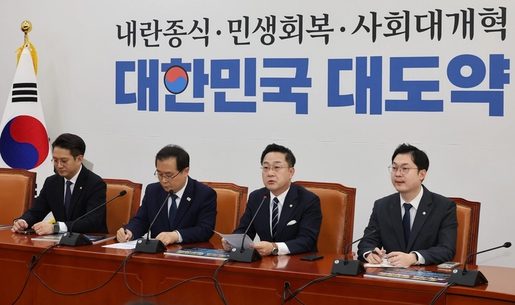 전용기(왼쪽부터), 이건태, 박성준, 김동아 국회 ‘윤석열 정권 정치검찰 조작기소 의혹사건 진상규명 국정조사 특별위원회’ 더불어민주당 위원들이 29일 오전 서울 여의도 국회에서 기자간담회를 하고 있다. 2026.03.29.  뉴시스