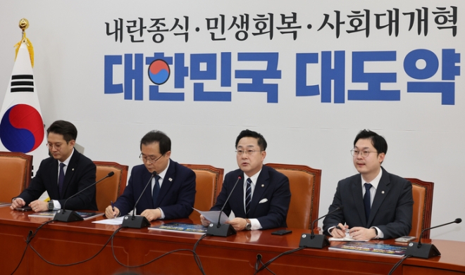 ‘이재명씨가 완전 주범 되어야’ 녹취 파장… “조작기소 증거” “허위사실” 공방