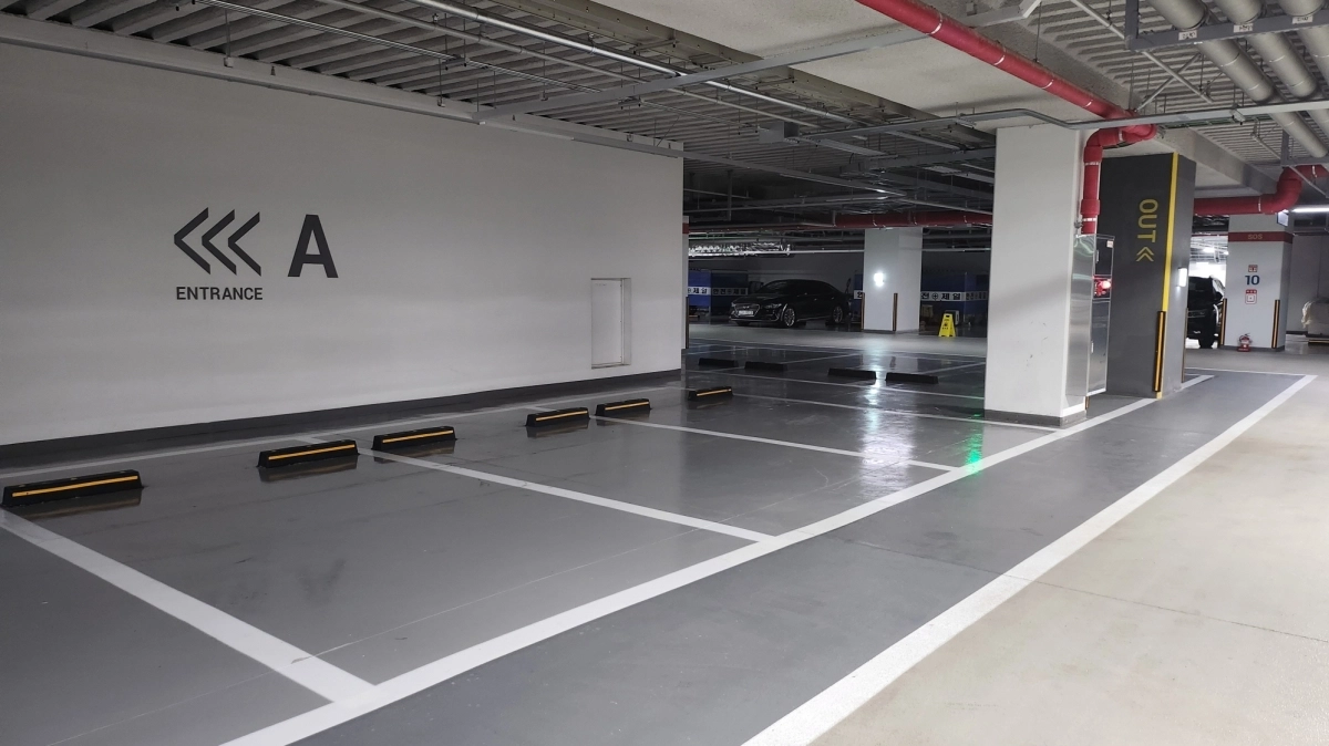 금천구와 주차장 개방사업 협약을 체결해 개방된 가산동 지식산업센터 현대테라타워가산DK 주차장. 금천구 제공