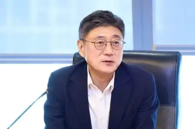 SKT, 창립기념일 자축 대신 ‘현장 행보’