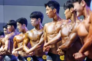 [포토] 근육 뽐내는 보디빌딩 꿈나무들