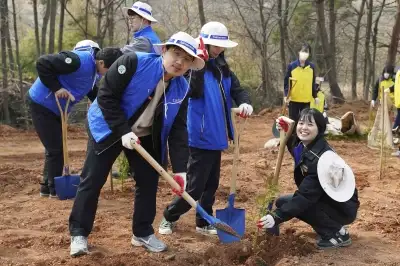 대한전선, 식목일 맞아 당진시에 나무심기…신입사원 동참