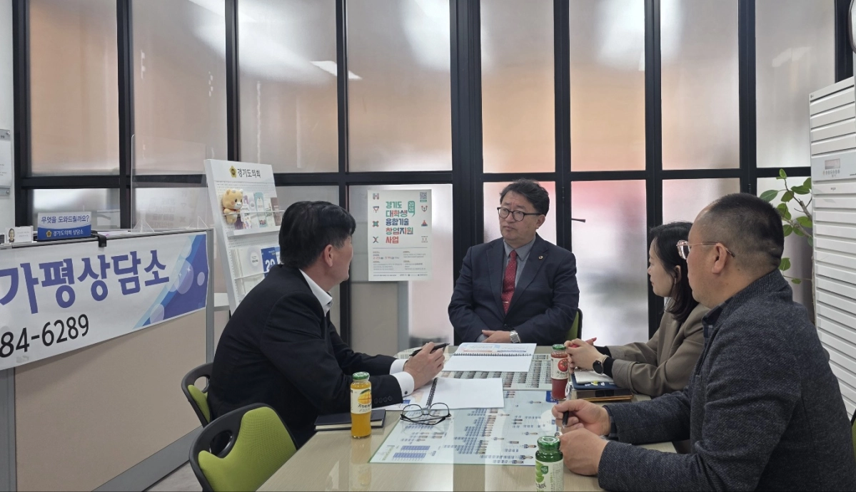 임광현 의원이 27일 경기도의회 가평상담소에서 가평군청 도종합체전추진단 이선규 단장 및 관계자들과 ‘2026 경기도생활체육대축전’ 추진 현황을 점검하고 있다.(사진=경기도의회)