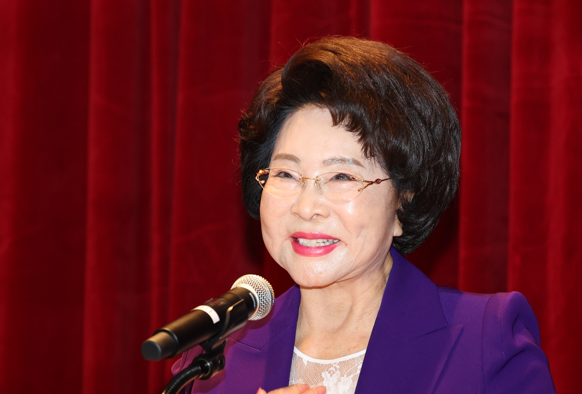 이길여 가천길재단 회장이 25일 인천 남동구 가천대 길병원 암센터에서 열린 ‘가천 이길여 길’ 명예도로명 지정 기념 제막식에서 인사말을 하고 있다. 2026.3.25 연합뉴스