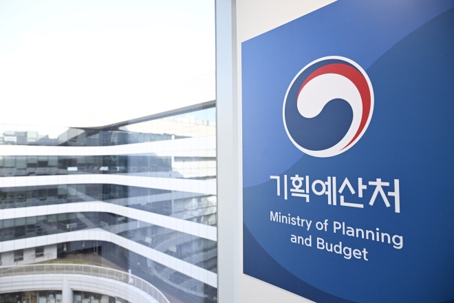 역대급 세수 덕에 나라 살림 적자 ‘6년 만에 최소’
