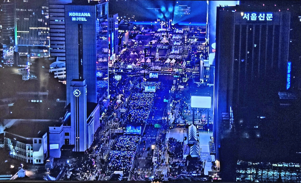 지난 21일 방탄소년단의 광화문 공연 모습.  넷플릭스 화면 캡처