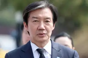 조국 “출퇴근 대중교통 한시 무료화하자” 제안
