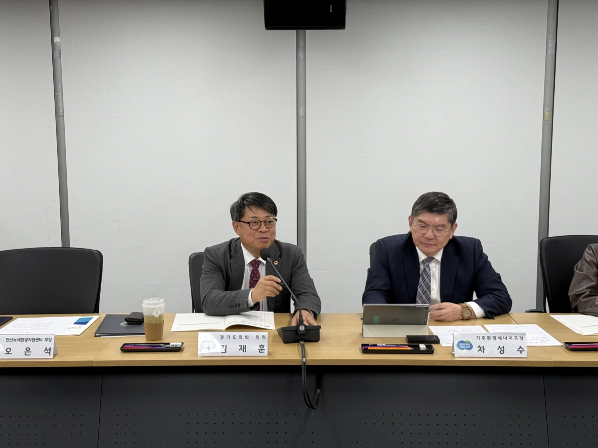 30일 경기도청에서 열린 ‘2026 제1차 경기도 환경보건위원회 위촉식 및 회의’에 참석해 위원으로 공식 위촉된 김재훈 의원이 소감을 밝히고 있다.(사진=경기도의회)