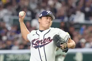 WBC 호투 어디 가고…‘볼볼볼볼’ 고우석 4실점 난타