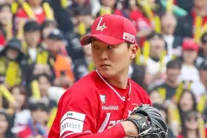 붉은 말의 해, 빨간 옷 입고…‘개막 시리즈 연 ‘말띠 5인방’