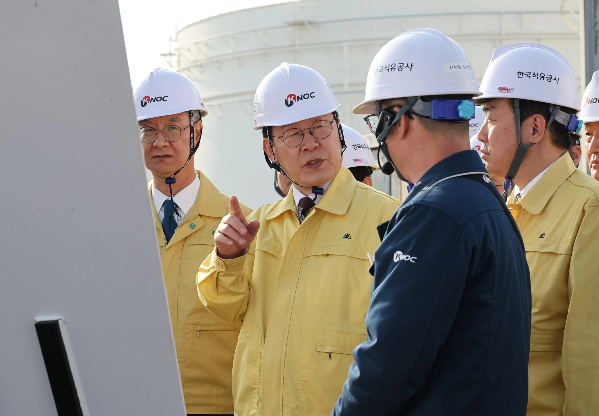 이재명 대통령, 석유비축기지 시찰