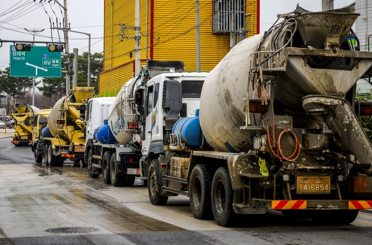 나프타 공급 차질, 건설현장 정지 우려