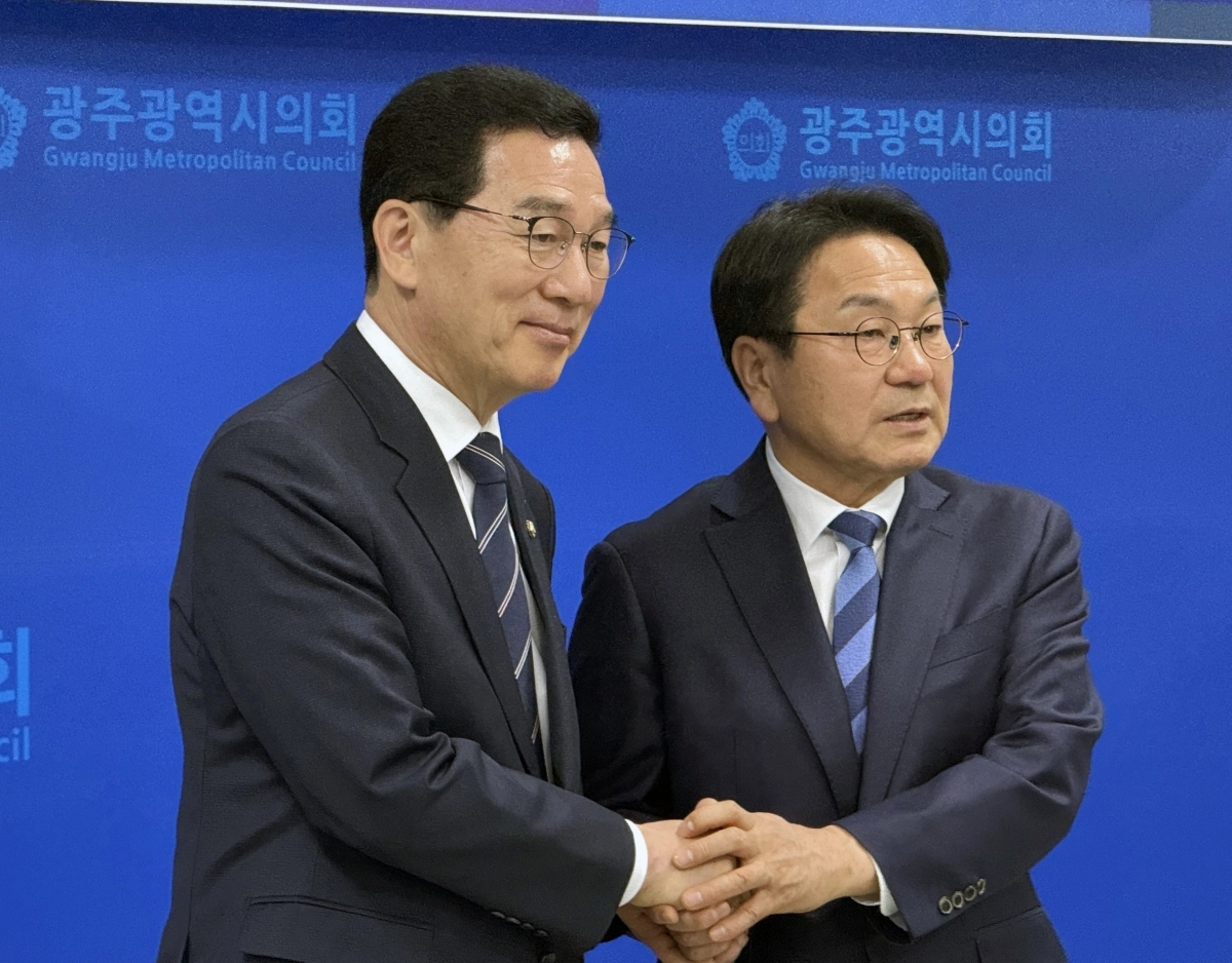 두 손잡은 신정훈·강기정 예비후보