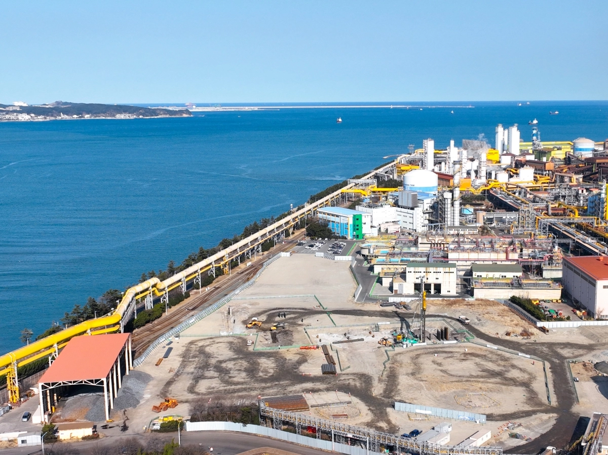 포스코 포항제철소 내에 마련된 수소환원제철 실증 설비 공장 부지. 현재 기초공사가 진행 중이다.  포스코 제공