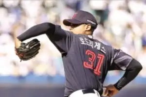 물 건너온 뉴 원투 펀치… 롯데 “봄데는 없다”