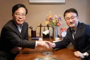 [포토] 악수하는 여야 원내대표