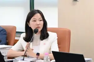 윤영희 서울시의원, 학교 스마트폰 지도 조례 제정안 발의… 교육청의 역할과 책임 강화