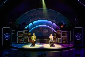 경기아트센터, 두 로봇의 사랑 이야기 <어쩌면 해피엔딩> 4.11~12 공연