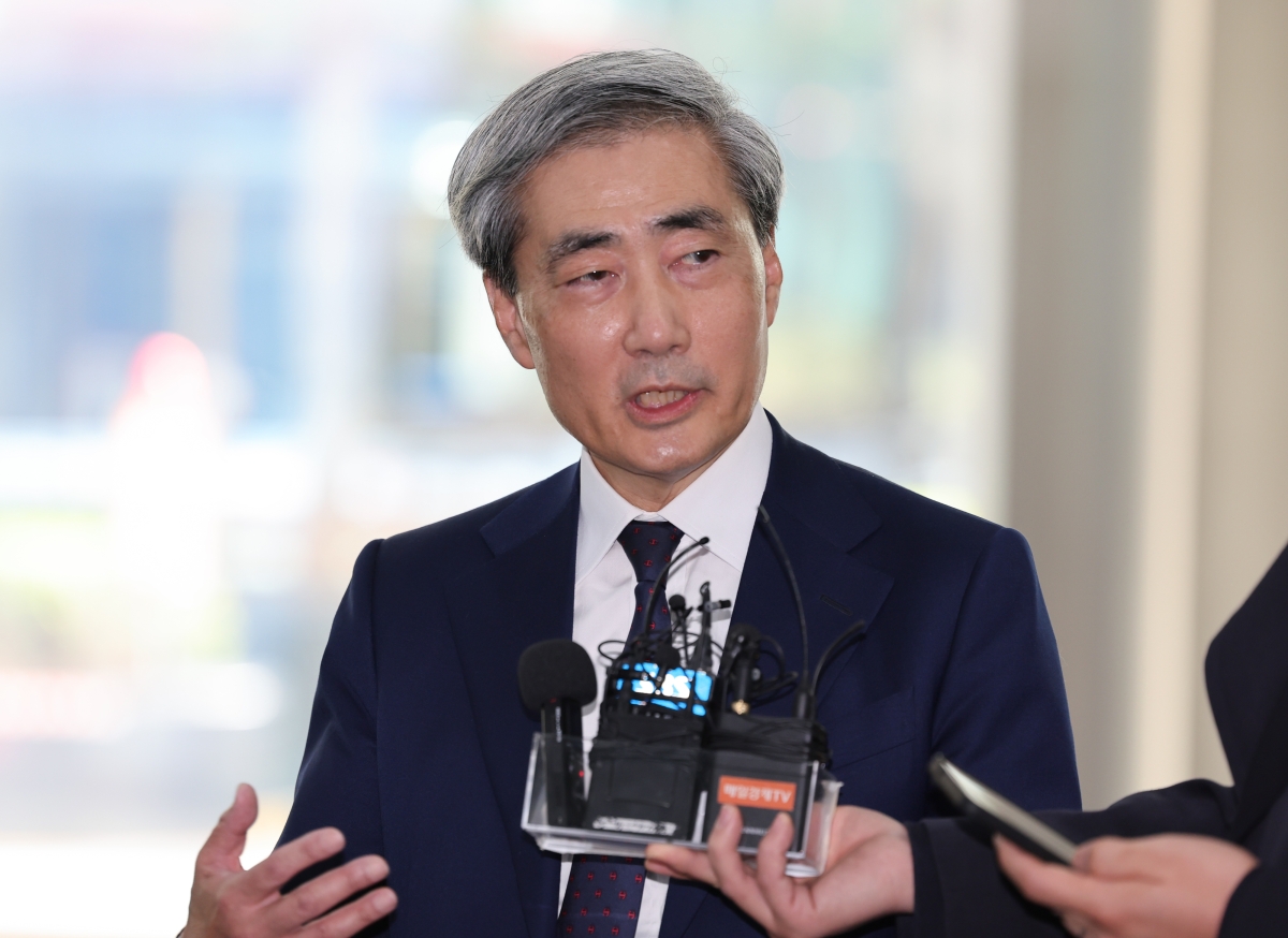 신현송 한국은행 총재 후보자가 31일 서울 중구 한화금융플라자에 마련된 인사청문회준비사무실로 출근하며 취재진의 질문에 답하고 있다. 2026.3.31 연합뉴스