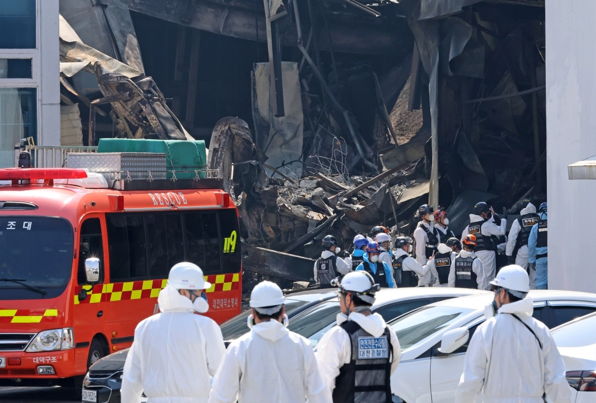 지난 23일 오전 74명의 사상자가 발생한 대전 대덕구 안전공업에서 화재 원인 등을 규명하기 위한 합동감식이 진행되고 있다. 연합뉴스
