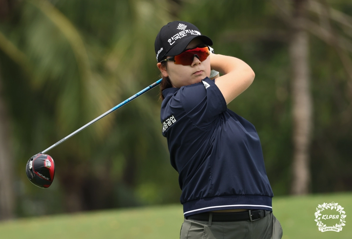 티샷하는 홍정민. 홍정민은 작년 국내 개막전에서 이예원과 숨막히는 우승 경쟁 끝에 1타차 준우승을 차지해 올해는 설욕을 노린다. KLPGA 제공.