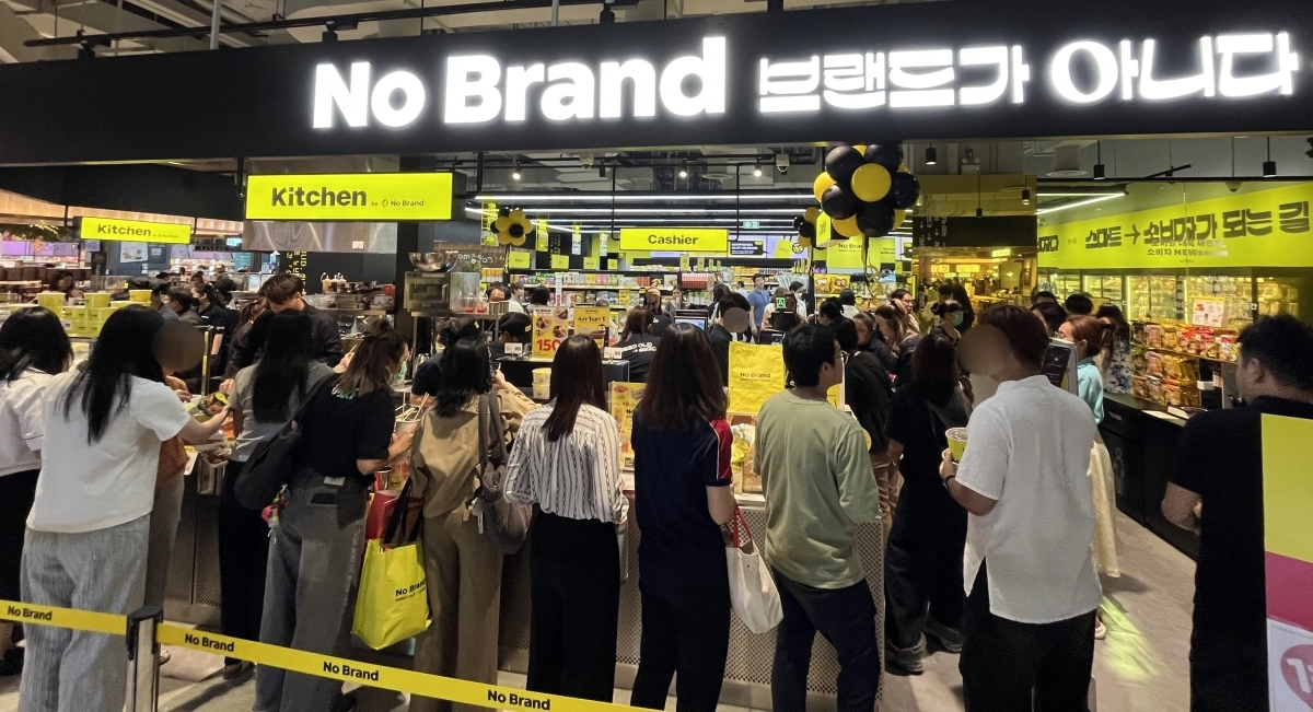 31일 문을 연 태국 노브랜드 1호점에 인파가 몰렸다. 이마트 제공