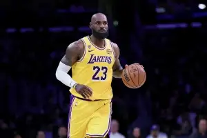 르브론 제임스, 최고령 트리플더블 기록 경신하며 NBA 통산 최다 승리 타이기록 수립