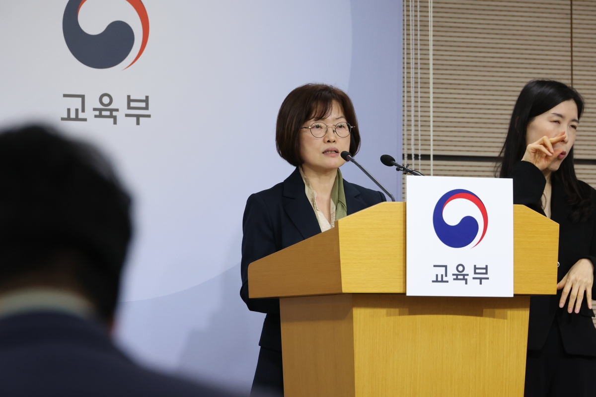 김문희 한국교육과정평가원장이 31일 세종시 정부세종청사에서 2027학년도 대학수학능력시험 출제 방향, 시험 관리 등 시행기본계획을 발표하고 있다. 연합뉴스