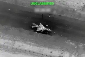 트럼프 “궤멸적 타격” 이란은 “통행료 내라”… 지상전 긴장 고조