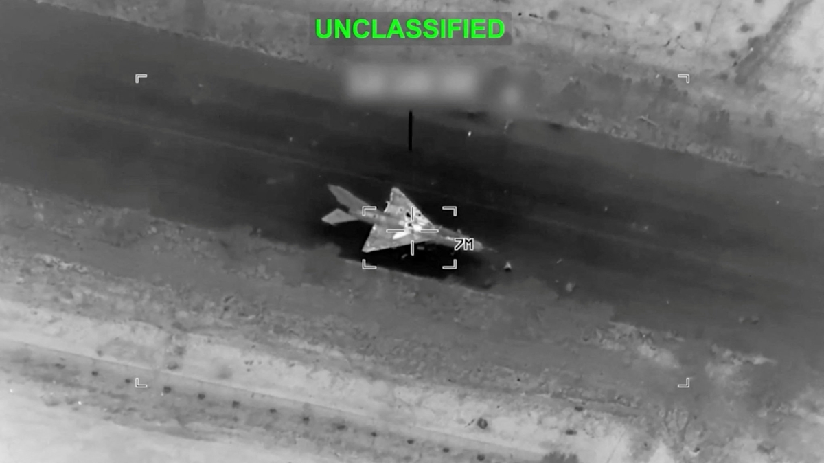 미군, 타격 전 이란 전투기 공개