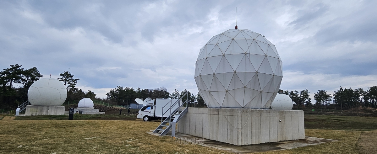 2일 공식 개관하는 민간우주기업 컨텍의 아시아 최대 규모 민간위성지상국 단지인 ‘아시안 스페이스 파크’(ASP). 제주 강동삼 기자