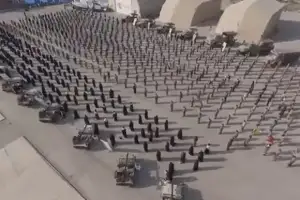 “와라, 관 만들어뒀다” 이란 인간방패…어린이까지 동원