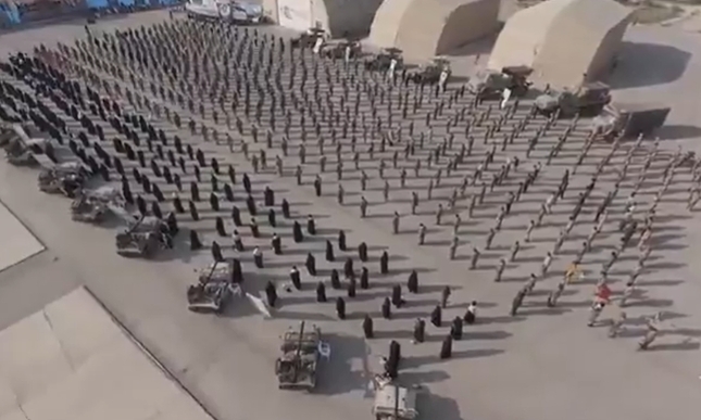 하르그섬에 결집한 병력. 이란 반관영 파르스 통신 X(엑스, 옛 트위터) 캡처