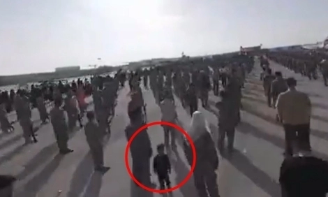 결집한 인원들 사이로 어린아이의 모습도 보인다. 이란 반관영 파르스 통신 X(엑스, 옛 트위터) 캡처