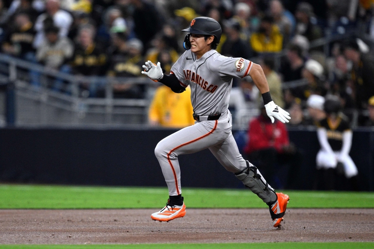이정후가 1일(한국시간) 미국 캘리포니아주 샌디에이고의 펫코 파크에서 열린 2026 미국 프로야구 메이저리그(MLB) 정규시즌 샌디에이고 파드리스와 원정 경기에서 1회초 2타점을 내는 2루타를 날린 뒤 전력 질주하고 있다. 2026.3.31 샌디에이고 AFP 연합뉴스