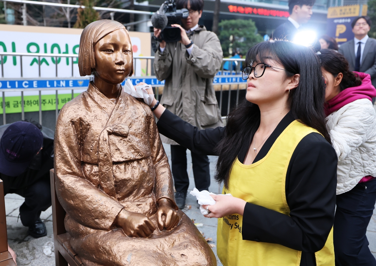 더 가까이 온 ‘평화의 소녀상’… 6년여 만에 바리케이드 철거