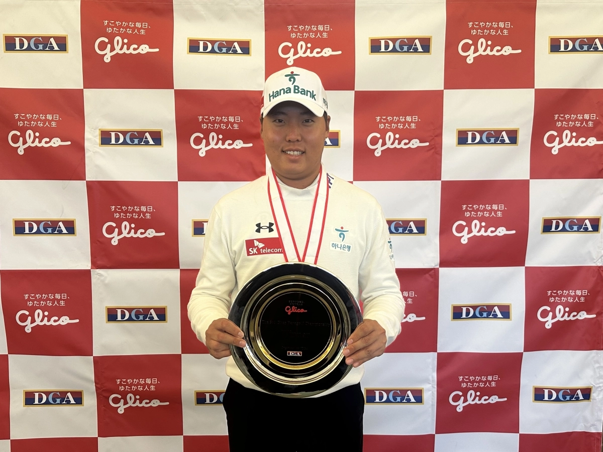 글리코 패러 골프 챔피언십 우승 트로피를 든 이승민. 매니지먼트서울 제공.