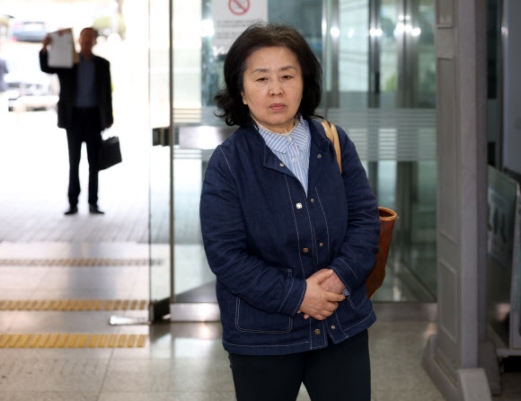 [포토] 증인 출석하는 김영선 전 의원