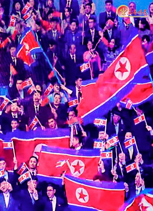 북한 노동당 기관지 노동신문은 1일 “국기에 대한 우리 인민의 사랑은 더욱 열렬해지고 있다”고 전했다.<br>평양 노동신문 뉴스1