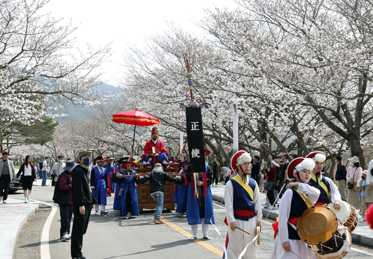 ‘2024 영암왕인문화축제’ 왕인박사 테마퍼레이드. 영암군 제공