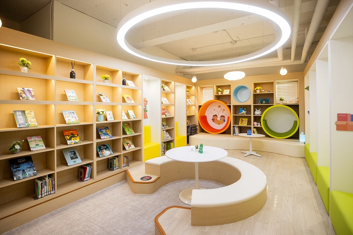 서울 양천구 주민센터에 마련된 ‘신정3 북카페’의 어린이 독서공간. 양천구 제공