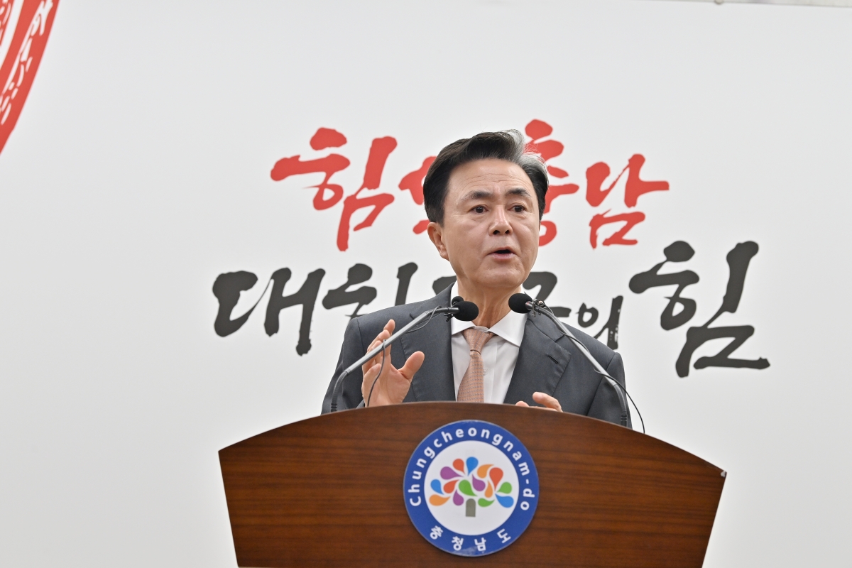 김태흠 충청남도지사는 2일 지역 중소기업과 소상공인의 경영 안정을 위한 긴급 지원안을 설명하고 있다. 도 제공