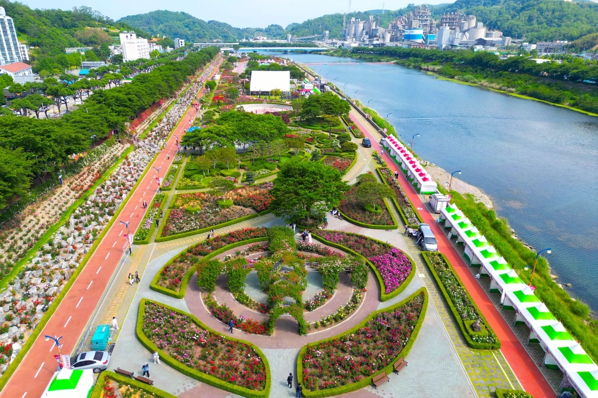 강원 삼척 장미축제가 다음 달 19~25일 장미공원에서 열린다. 사진은 장미공원 전경. 삼척시 제공