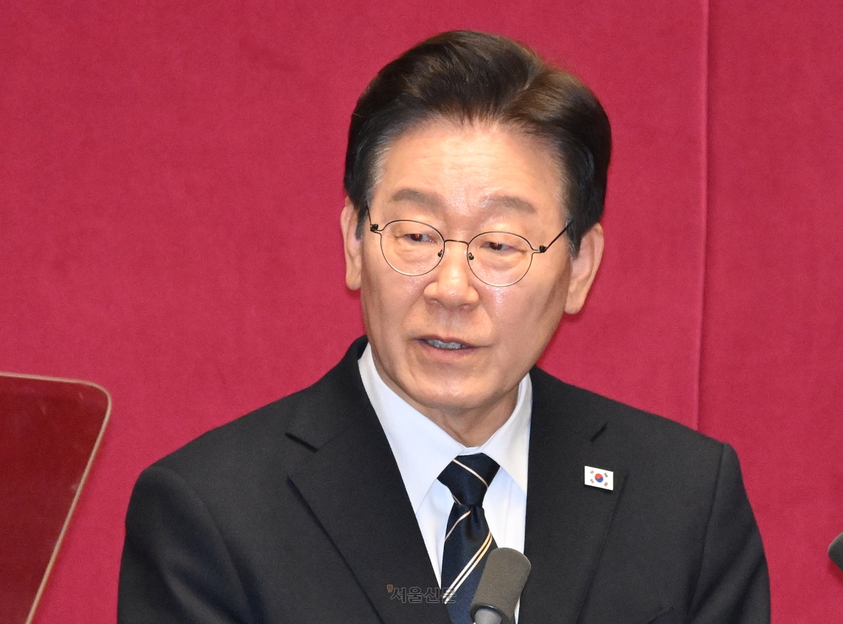 이재명 대통령이 2일 서울 여의도 국회 본회의장에서 중동 사태 대응 등을 위한 추가경정예산안에 대한 시정연설을 하고 있다. 2026.4.2 안주영 전문기자