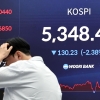 트럼프 ‘뒤통수’에 증시 ‘와르르’…코스피 4.47% 하락 마감