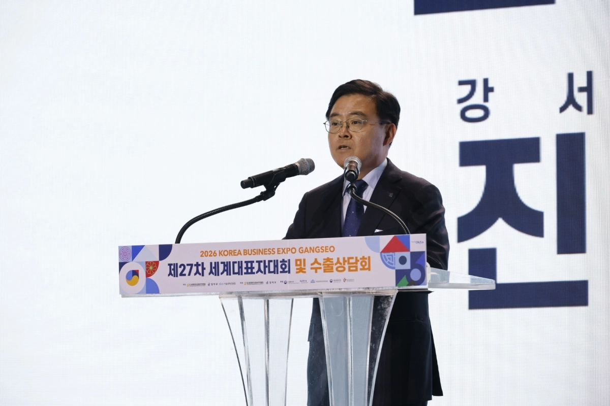 진교훈 강서구청장이 2일 코엑스 마곡에서 열린 ‘한국 비즈니스 엑스포 강서’ 폐회식에서 환송사를 하고 있다.  강서구 제공