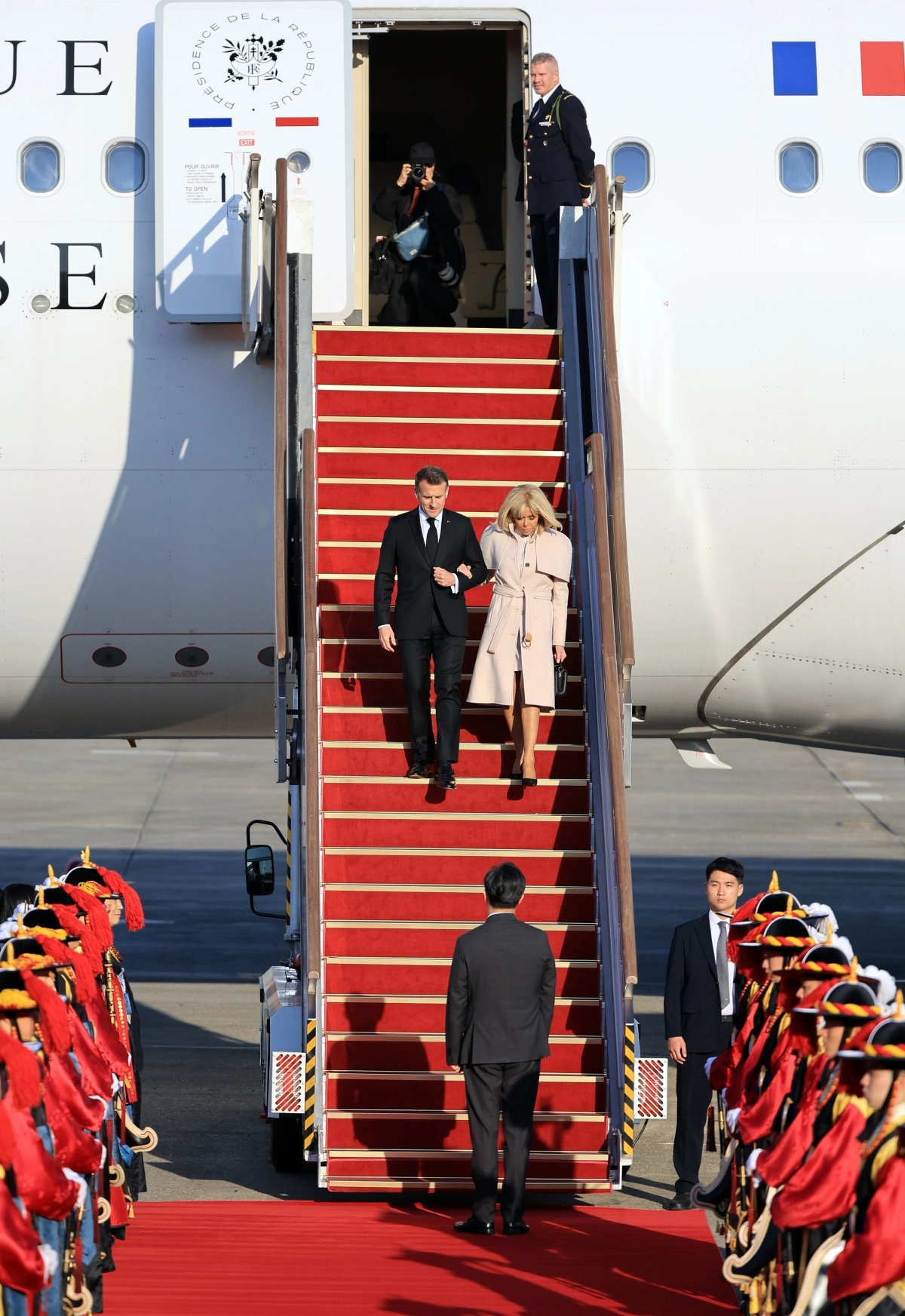 마크롱 대통령 부부, 한국 도착