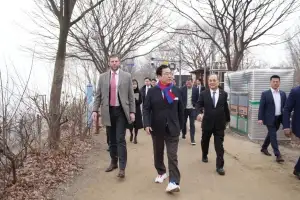 아들도 가는 트럼프 중국 방문단에 젠슨 황은 왜 빠졌나